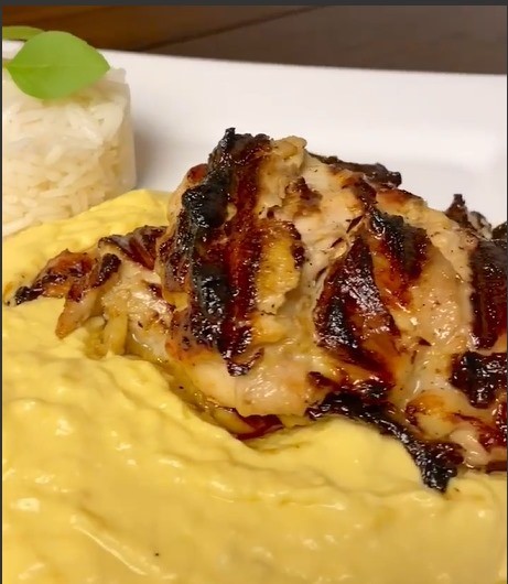 Sobrecoxa Desossada ao Creme de Milho